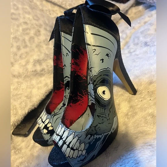 IRON FIST ZOMBIE PUMPS - Picture 1 of 6